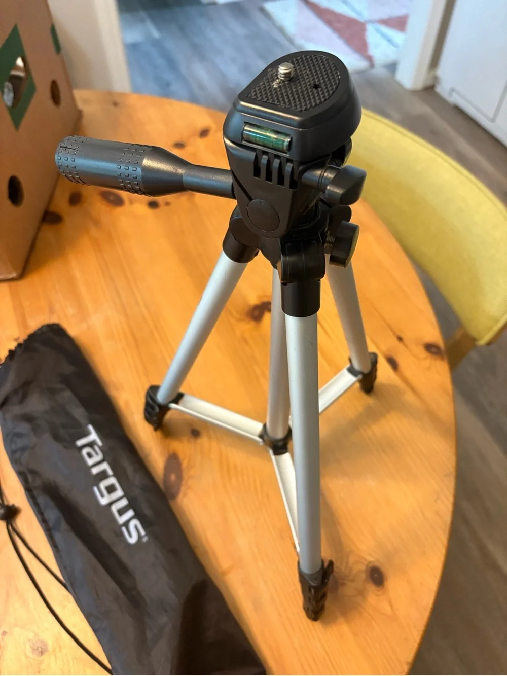 Targus TG-5060TR Tripod with Carry Pouch